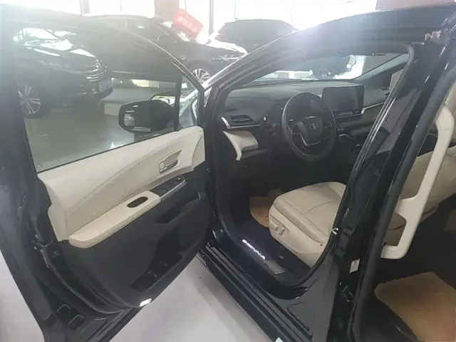 Toyota Sienna — Фото автомобиля 15