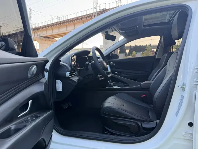 Hyundai Elantra — Фото автомобиля 8