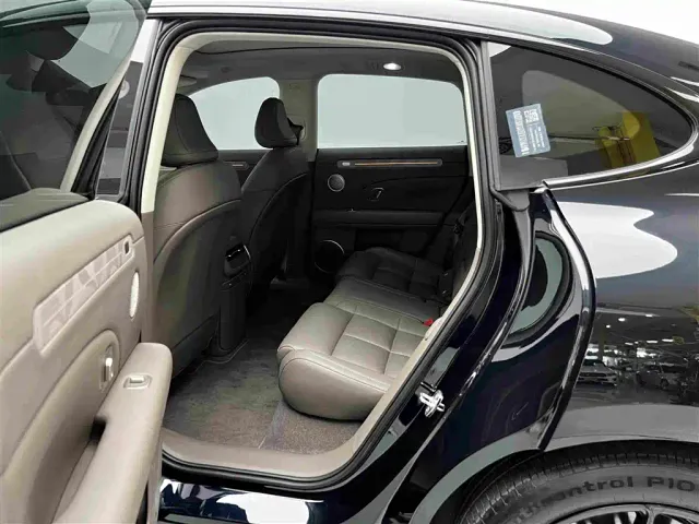 IM Motors LS6 — Фото автомобиля 7