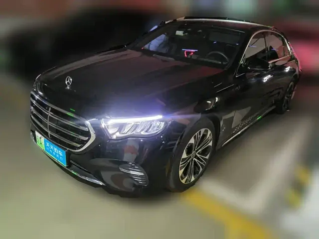 Фотография автомобиля — Mercedes-Benz E-Class