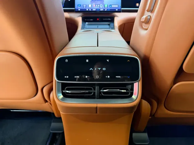 Aito M7 — Фото автомобиля 14