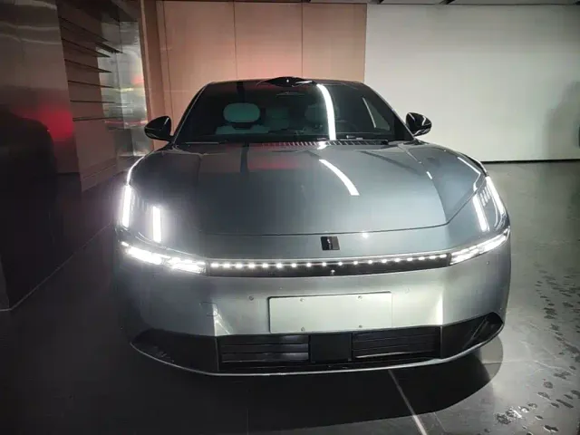 Lynk & Co Z10 — Фото автомобиля 2