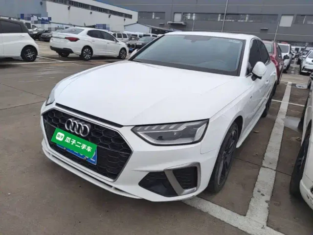 Фотография автомобиля — Audi A4L