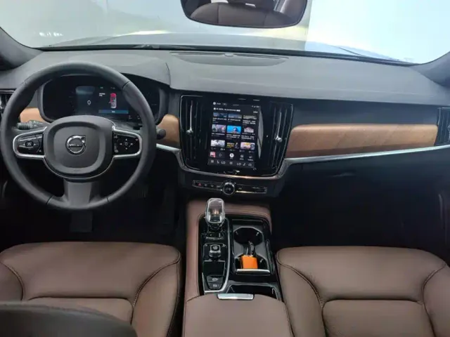 Volvo S90 — Фото автомобиля 12