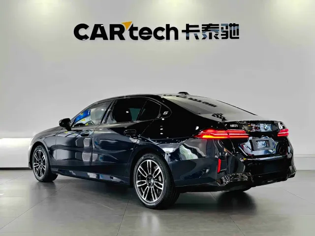 BMW 5 Series — Фото автомобиля 5