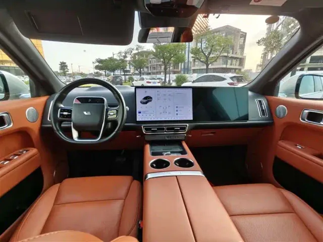 Li Auto L8 — Фото автомобиля 8