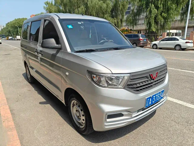 Wuling Hongguang V — Фото автомобиля 10
