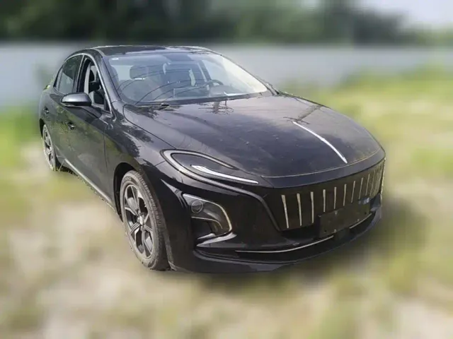 Hongqi E-QM5 — Фото автомобиля 5
