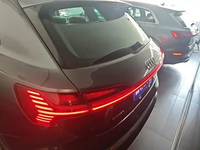 Audi e-tron — Фото автомобиля 5