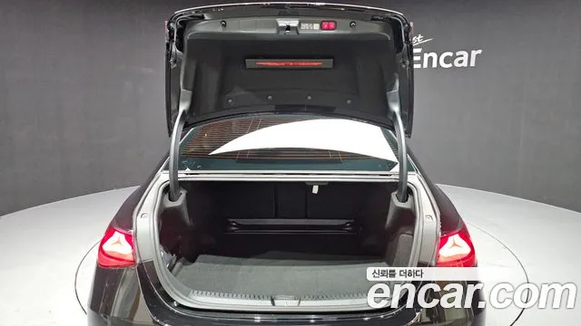 Mercedes-Benz E-Class — Фото автомобиля 16