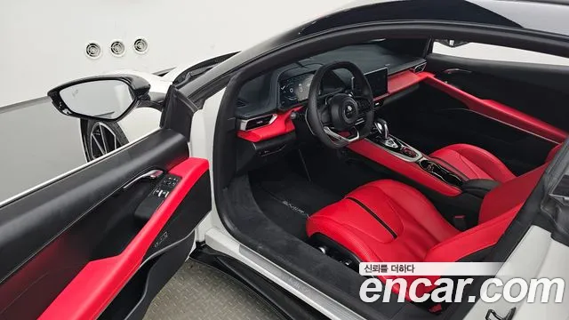 Lotus Emira — Фото автомобиля 10