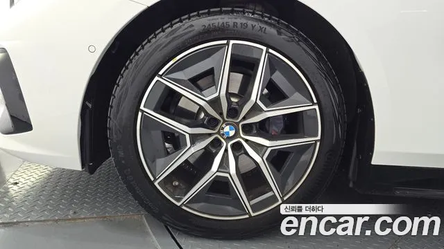 BMW 5 Series G60 — Фото автомобиля 5
