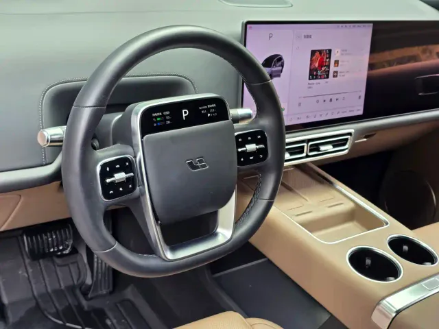 Li Auto L8 — Фото автомобиля 12