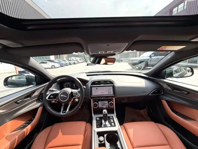 Jaguar XEL — Фото автомобиля 6