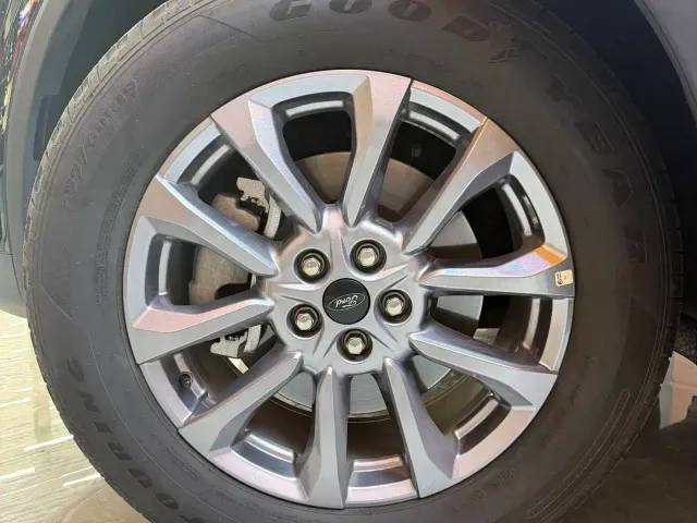 Ford Edge — Фото автомобиля 16