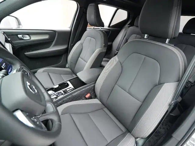 Volvo XC40 — Фото автомобиля 4