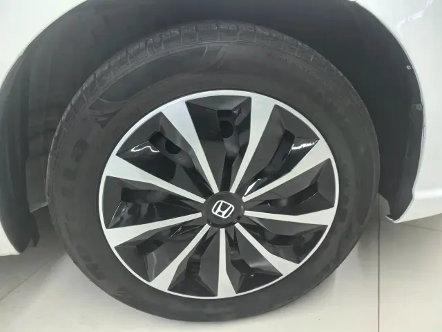 Honda Fit — Фото автомобиля 3