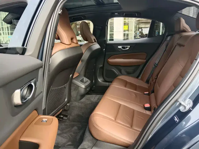 Volvo S60 — Фото автомобиля 10