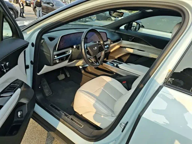 Cadillac Lyriq — Фото автомобиля 14