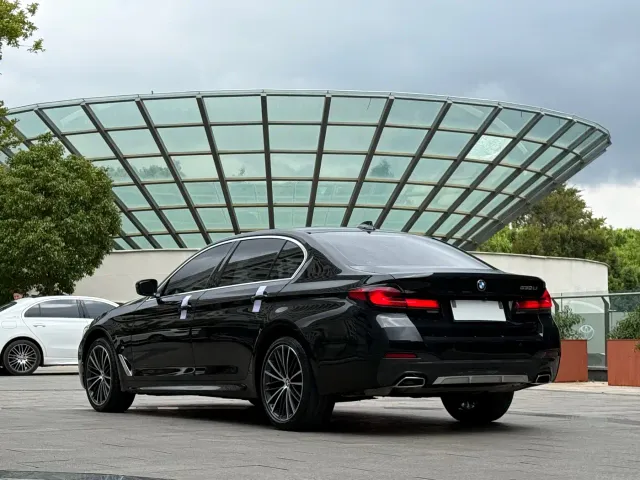 BMW 5 Series — Фото автомобиля 9