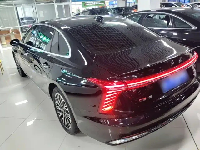 Hongqi H5 — Фото автомобиля 4