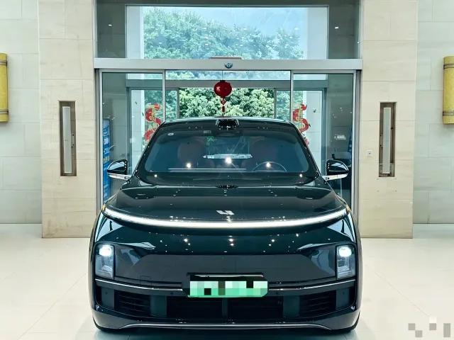 Li Auto L9 — Фото автомобиля 2