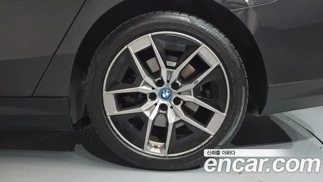 BMW i5 G60 — Фото автомобиля 6