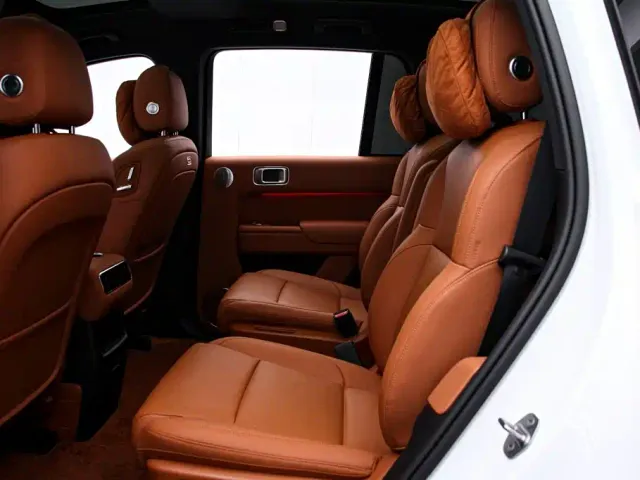Li Auto L8 — Фото автомобиля 15