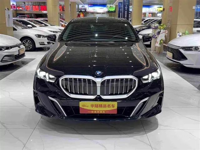BMW 5 Series — Фото автомобиля 2