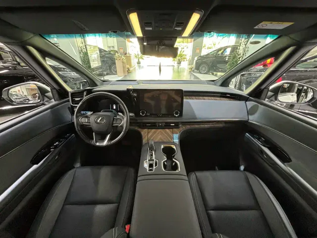 Lexus LM — Фото автомобиля 13