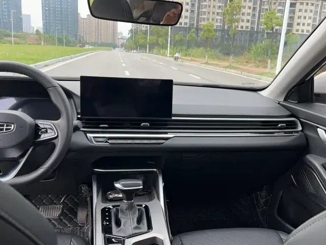 Geely Emgrand — Фото автомобиля 10