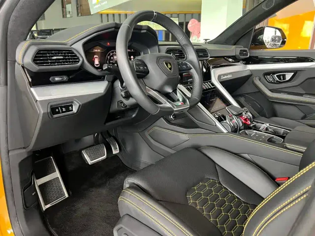 Lamborghini Urus — Фото автомобиля 13