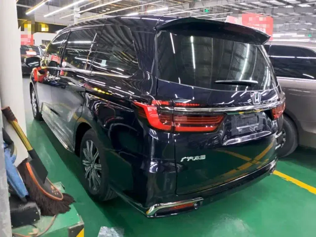Honda Odyssey — Фото автомобиля 4