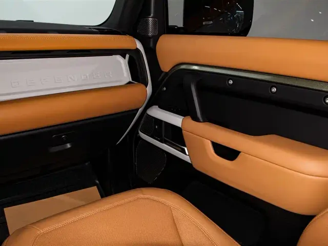 Land Rover Defender — Фото автомобиля 24
