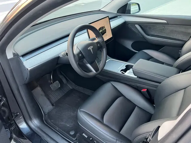 Tesla Model Y — Фото автомобиля 6