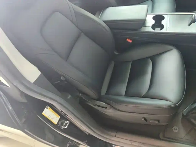 Tesla Model Y — Фото автомобиля 24