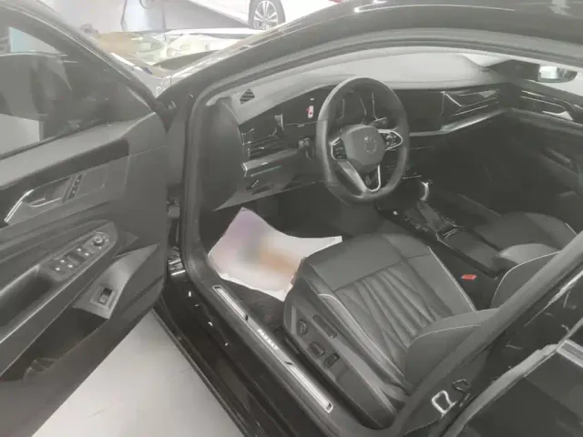 Volkswagen Passat — Фото автомобиля 15
