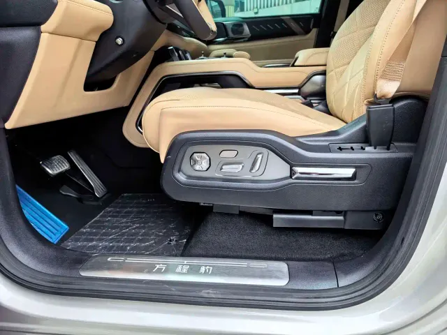 BYD FangChengBao Leopard 8 — Фото автомобиля 5