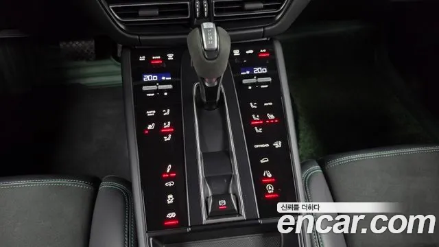 Porsche Macan — Фото автомобиля 12