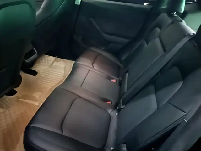 Tesla Model Y — Фото автомобиля 16