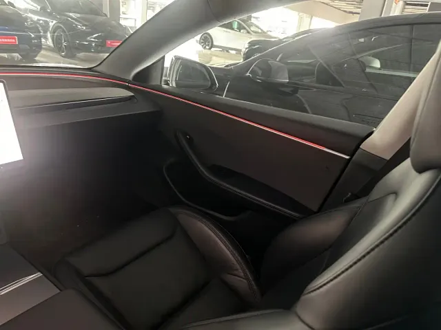 Tesla Model 3 — Фото автомобиля 10