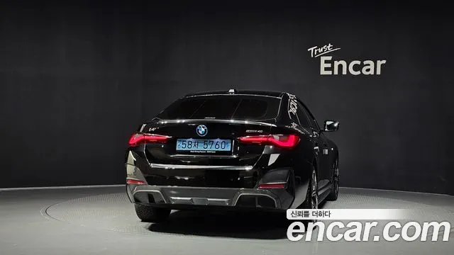 BMW i4 — Фото автомобиля 4