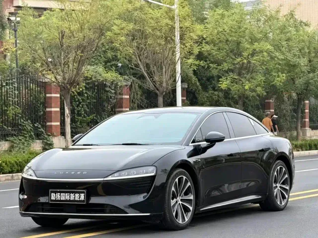 Фотография автомобиля — Luxeed S7