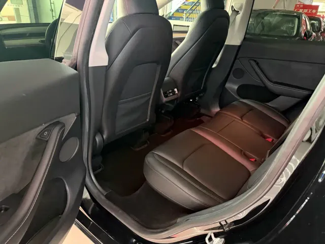 Tesla Model Y — Фото автомобиля 5