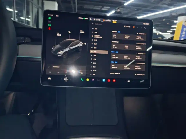 Tesla Model Y — Фото автомобиля 12