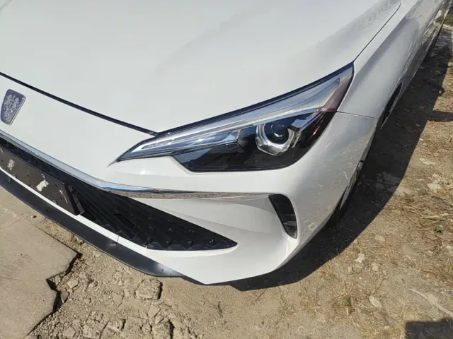 Roewe i5 — Фото автомобиля 23