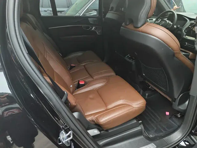 Volvo XC90 — Фото автомобиля 5