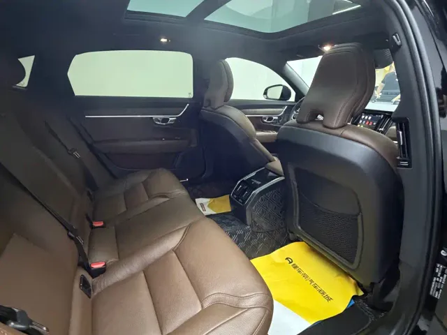 Volvo S90 — Фото автомобиля 14