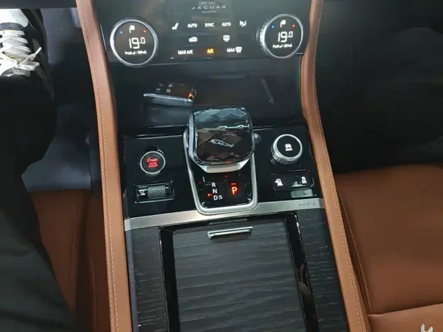 Jaguar XFL — Фото автомобиля 13
