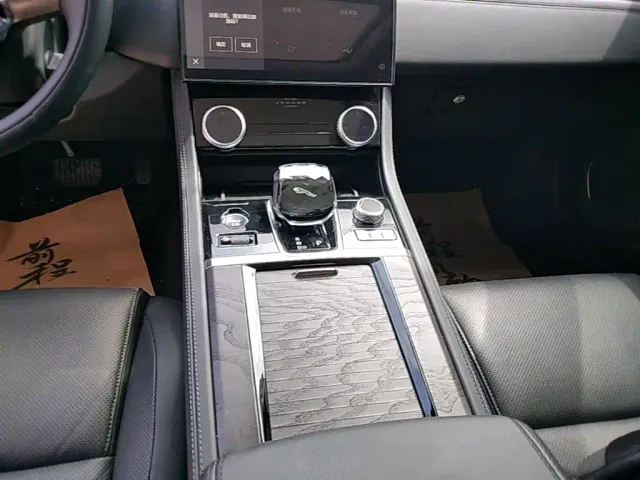 Jaguar XFL — Фото автомобиля 13